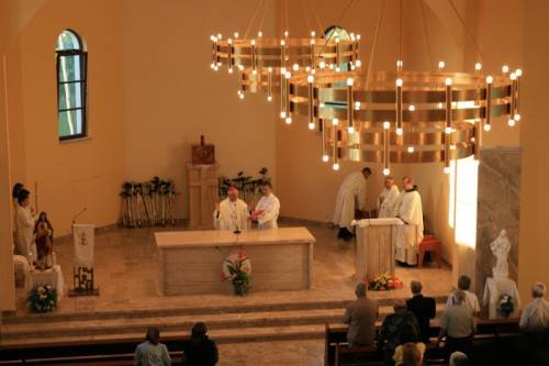 30.05.2012. BISKUP FRANJO KOMARICA JE POSJETIO ŽUPU ŠSURKOVAC I TOM PRIGODOM BLAGOSLOVIO CRKVU