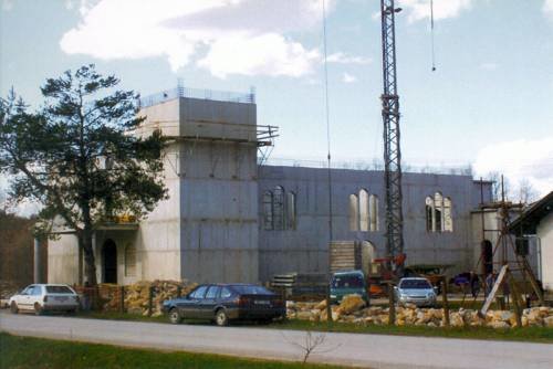 Nova crkva 29. 3. 2010. - radovi se nastavljaju, slijedi krovna konstrukcija i završetak tornjeva